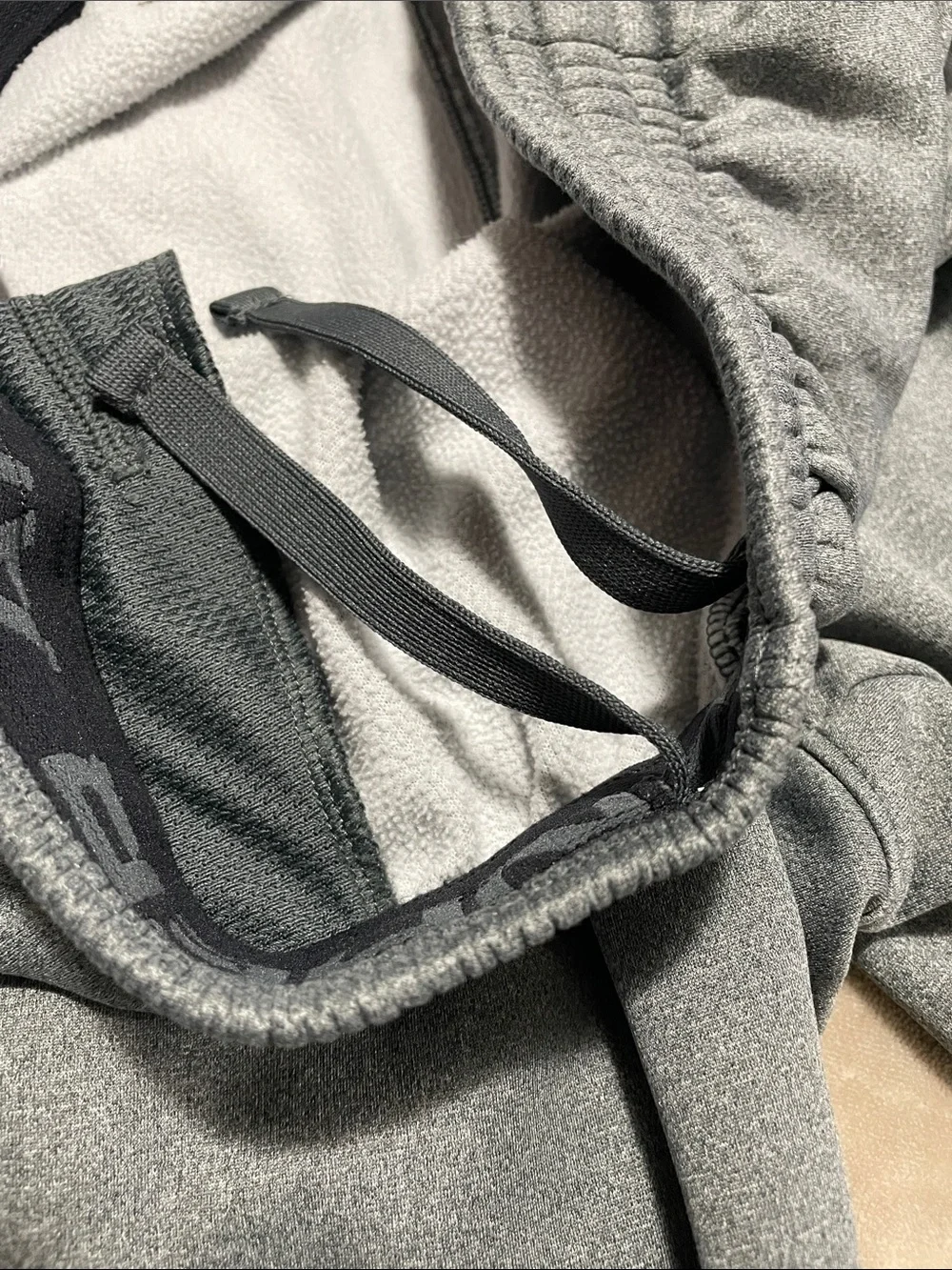 Under Armour Grey and Black Athletic Pants size Large - Picture 4 of 6